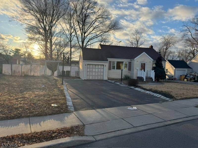 Lovely 4 bedroom, 2 full bath home on a quiet street in Roselle.