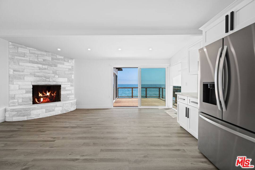 25154  Malibu Rd 2BR Malibu La