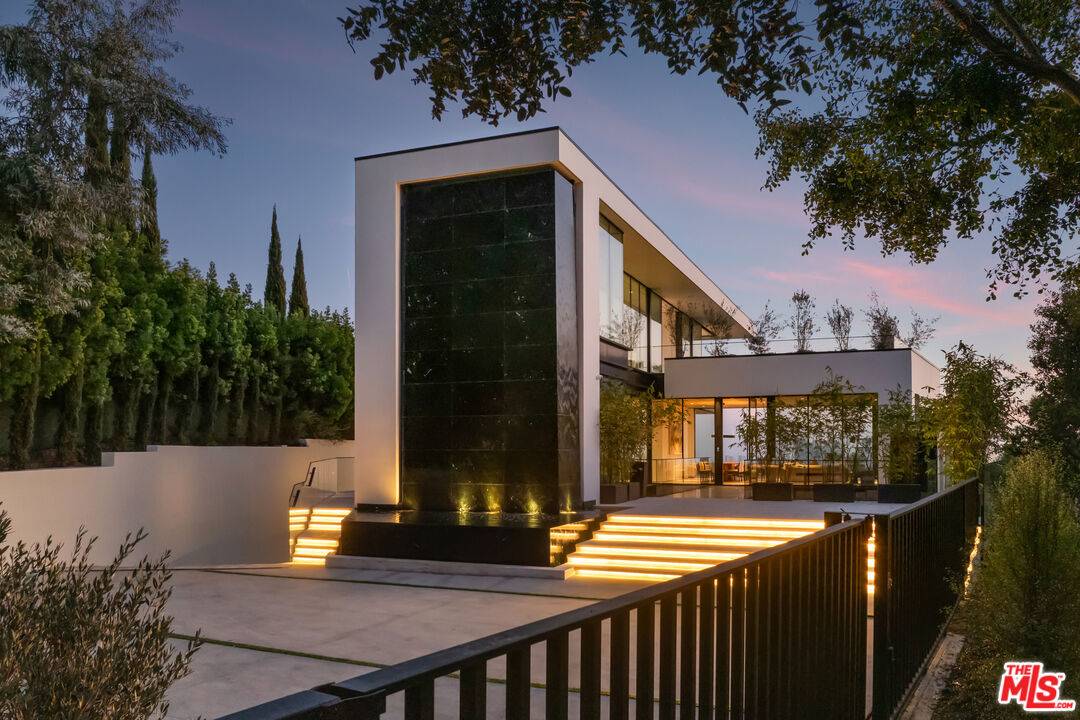 1210   Laurel Way 6BR Beverly Hills Post Office | B.H.P.O. La