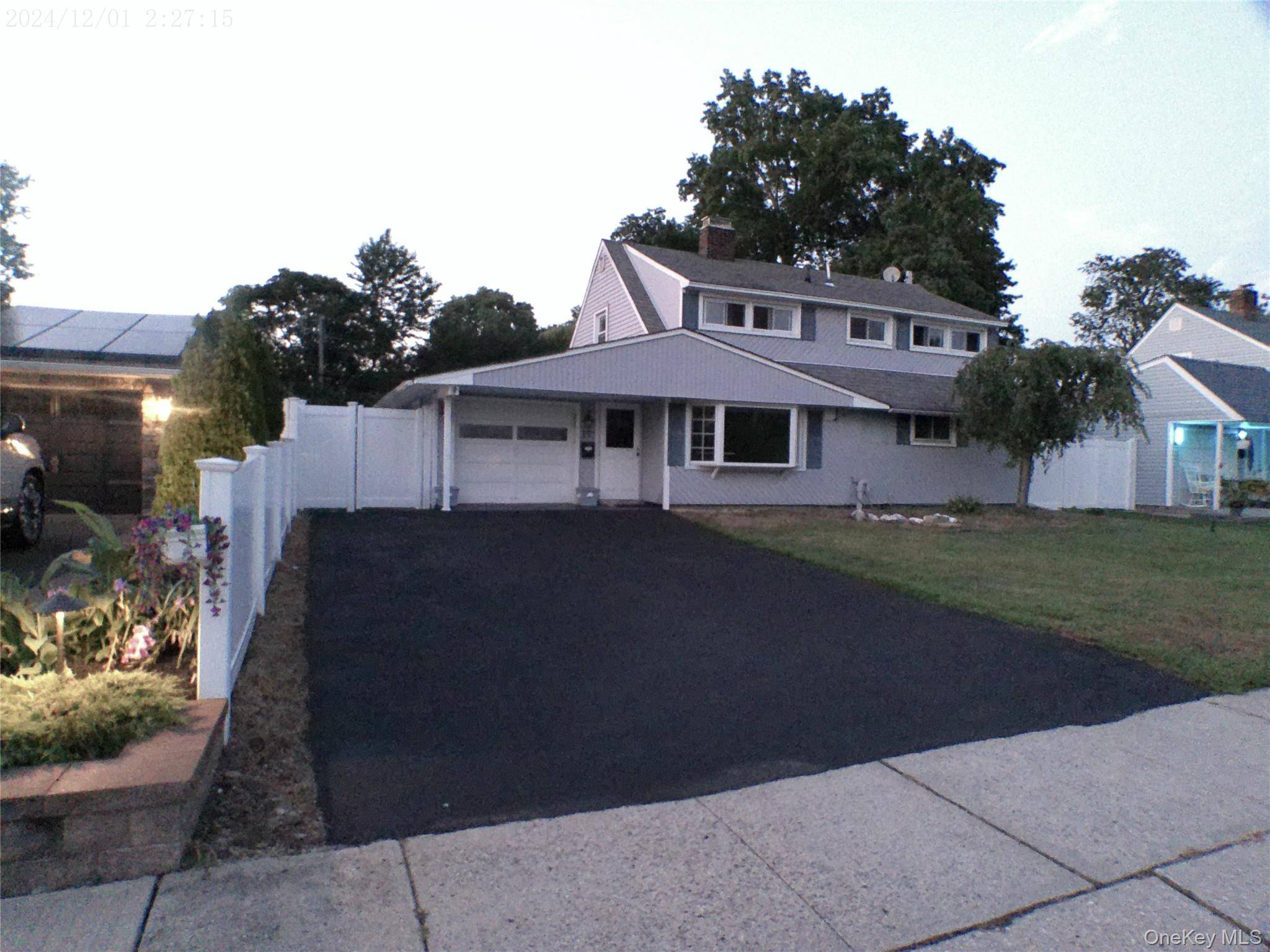 Charming Expanded Ranch in Levittown 17 Stevedore Ln Welcome to this beautifully expanded ranch style home, This spacious updated single family residence includes 5 bedrooms, 2 full bathrooms, and a ...