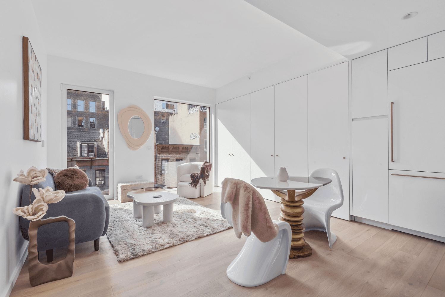 Introducing an exquisitely designed 1 bedroom, 1 bathroom residence at 330 Grand, the Lower East Side's premier boutique condominium offering an unparalleled urban lifestyle with seamless access to Downtown Manhattan.