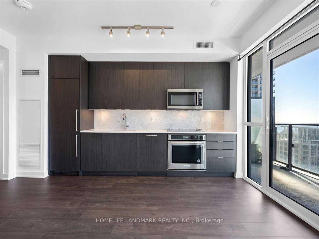 Live your best life in this stunning Bachelor with a modern vibe.