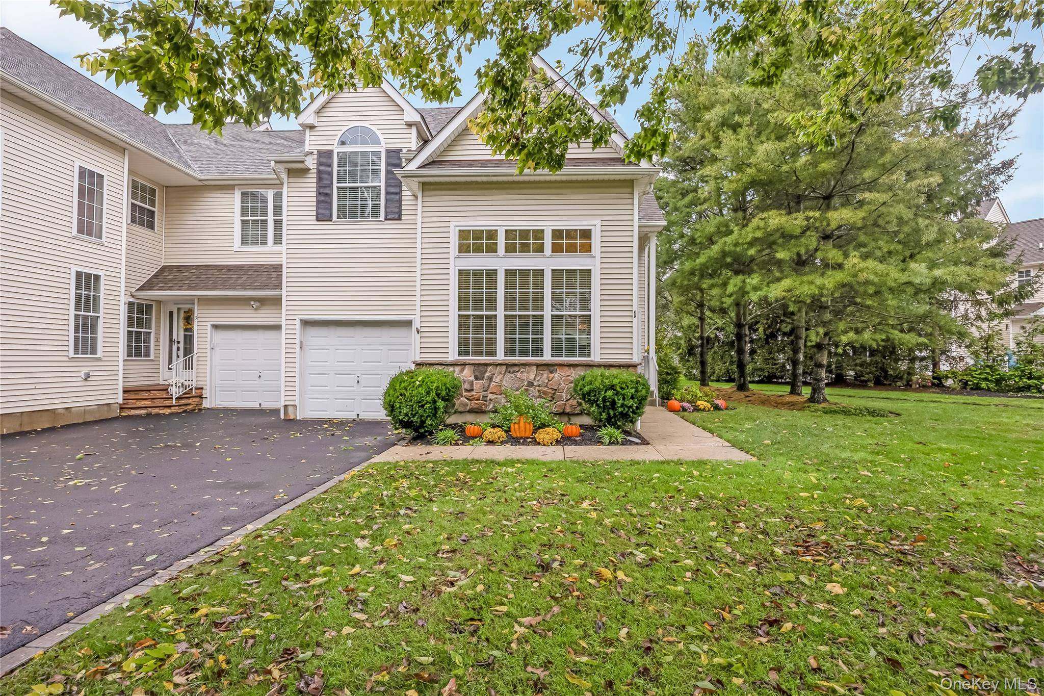 New, new, new ! This immaculate and stunning end unit townhome has everything you re looking for, including a new kitchen and baths, updated flooring, new interior doors, an updated ...