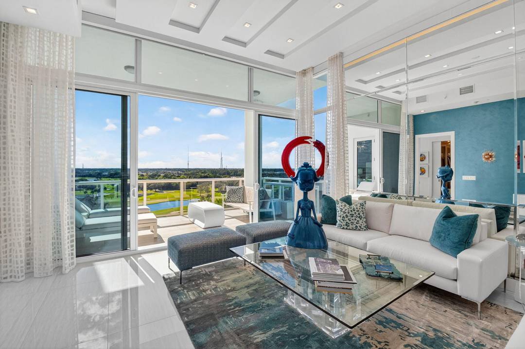 BREATHTAKING PENTHOUSE LIVING AT ITS FINEST !