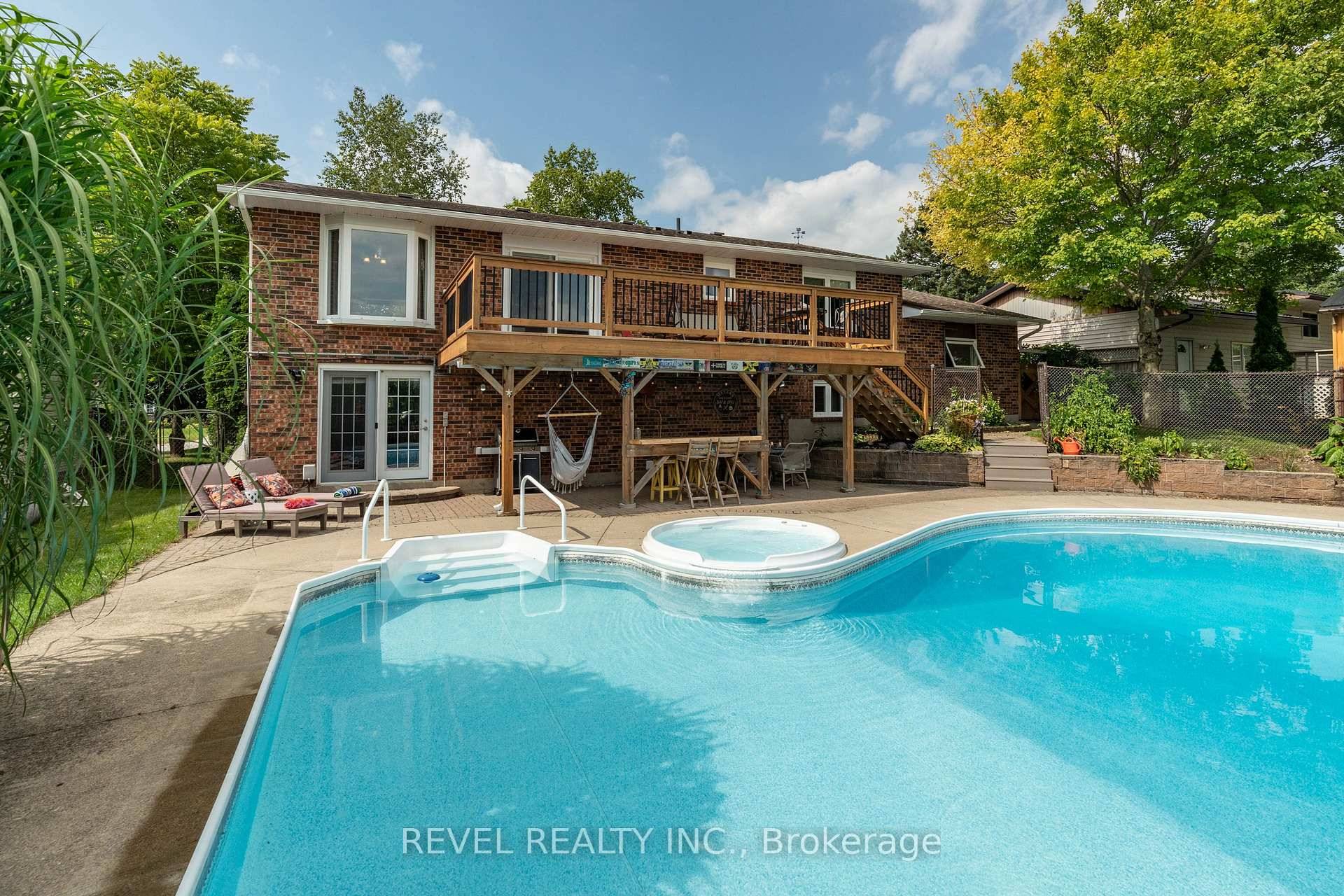 This beautifully maintained all brick bungalow is set in one of the areas most sought after neighbourhoods.