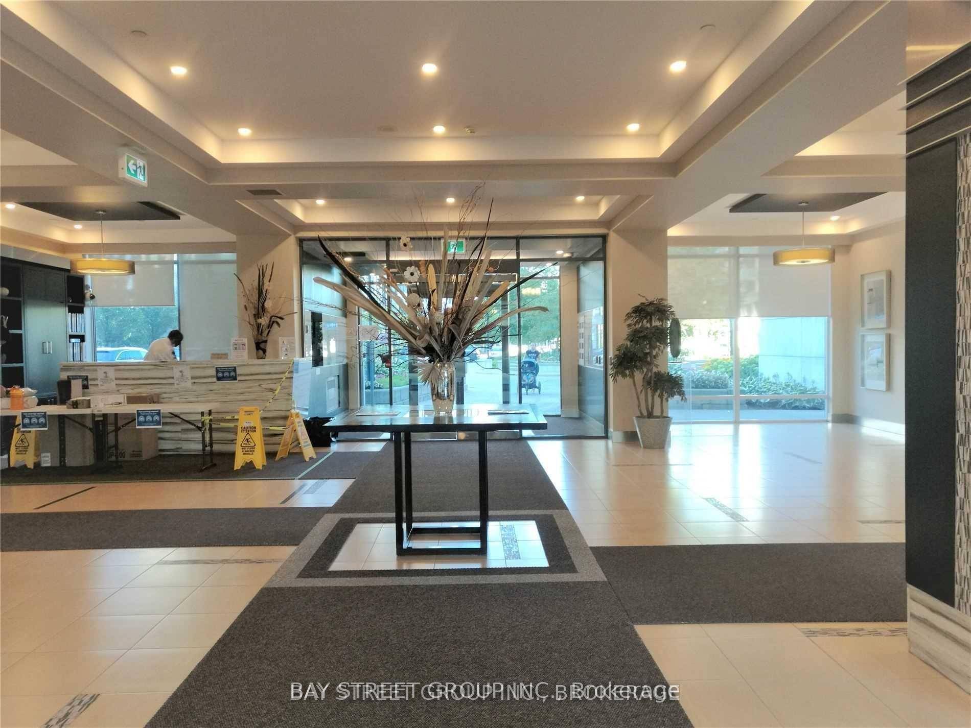 2 Br 2 Full Washroom Corner Unit In Prime Location Bright And Spacious With Unobstructed View !