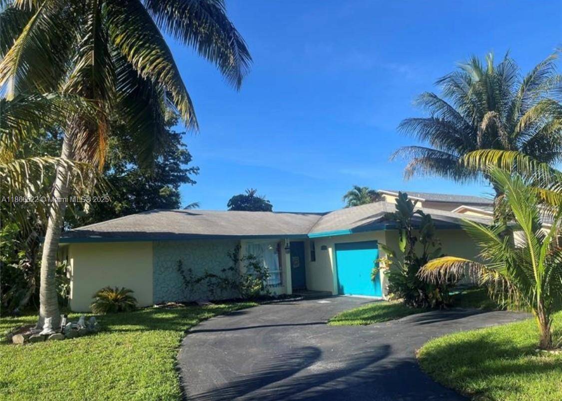WATERFRONT HOME. OVERSIZED LOT.