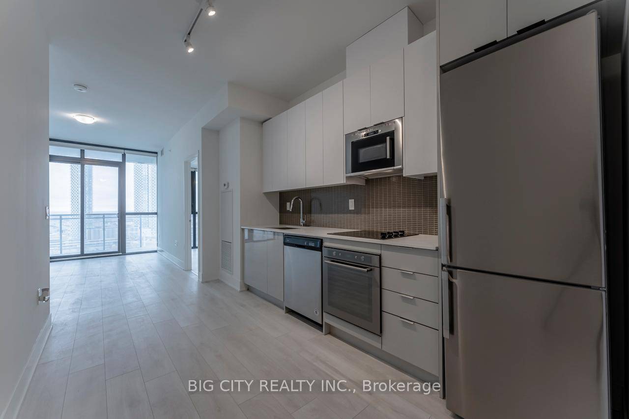 1 Bedroom Den With 2 Full Baths And Beautiful North East Facing Views From The Full Balcony.