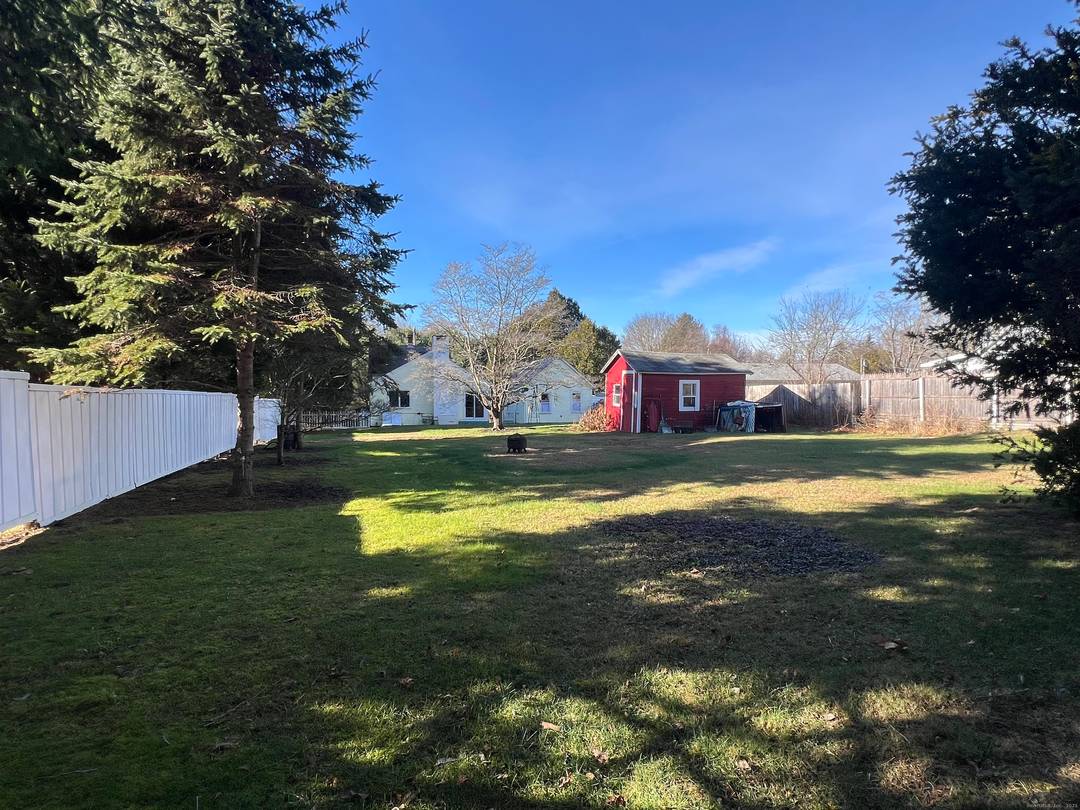 Downtown Old Saybrook Home First Floor Primary Suite Walk to Town Beach.