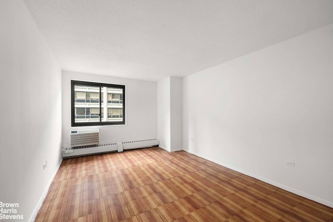 Spacious West Facing One Bedroom with Exceptionally Low Maintenance Electricity Included !