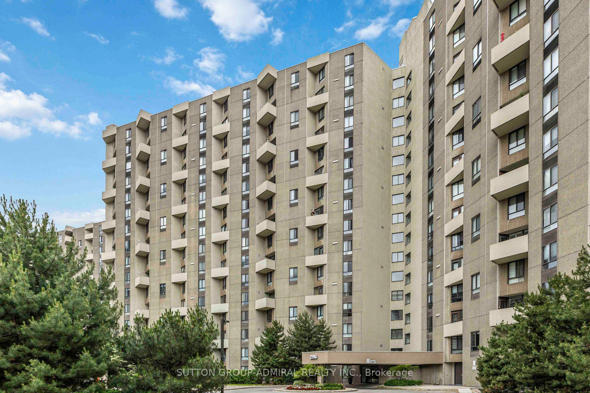 Welcome To The Masters A Resort Style Condominium In Prestigious Markland Wood !