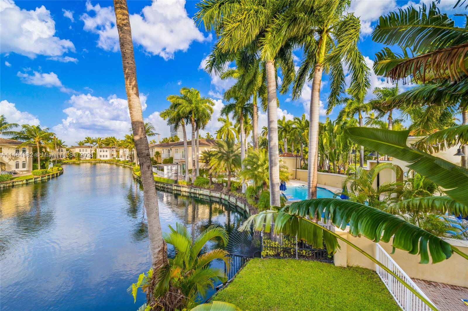 Amazing 4 Bed 2. 5 bath single family home in Aventura Lakes.