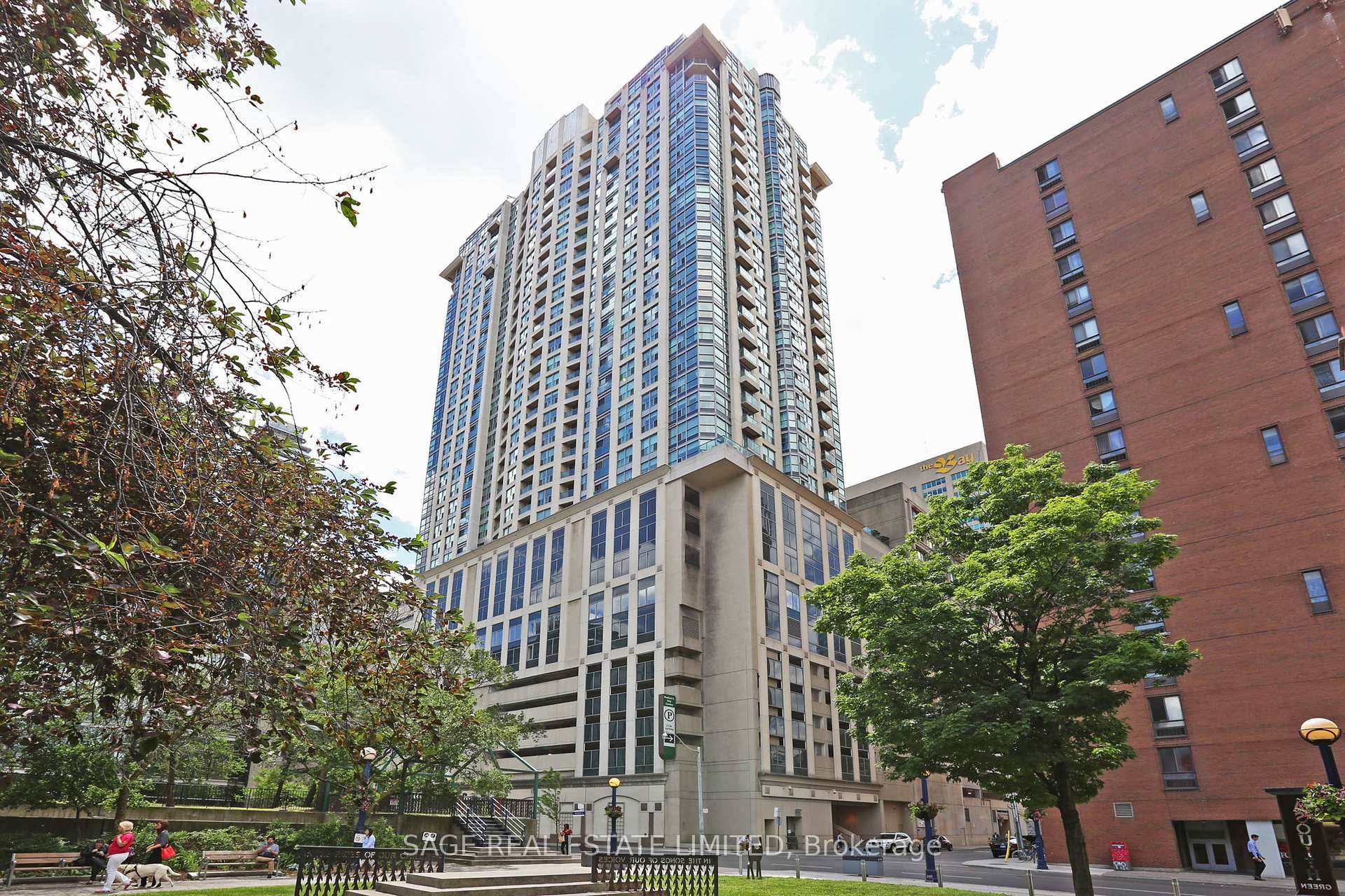 Elegant 30th floor south facing condo with unbelievable views !