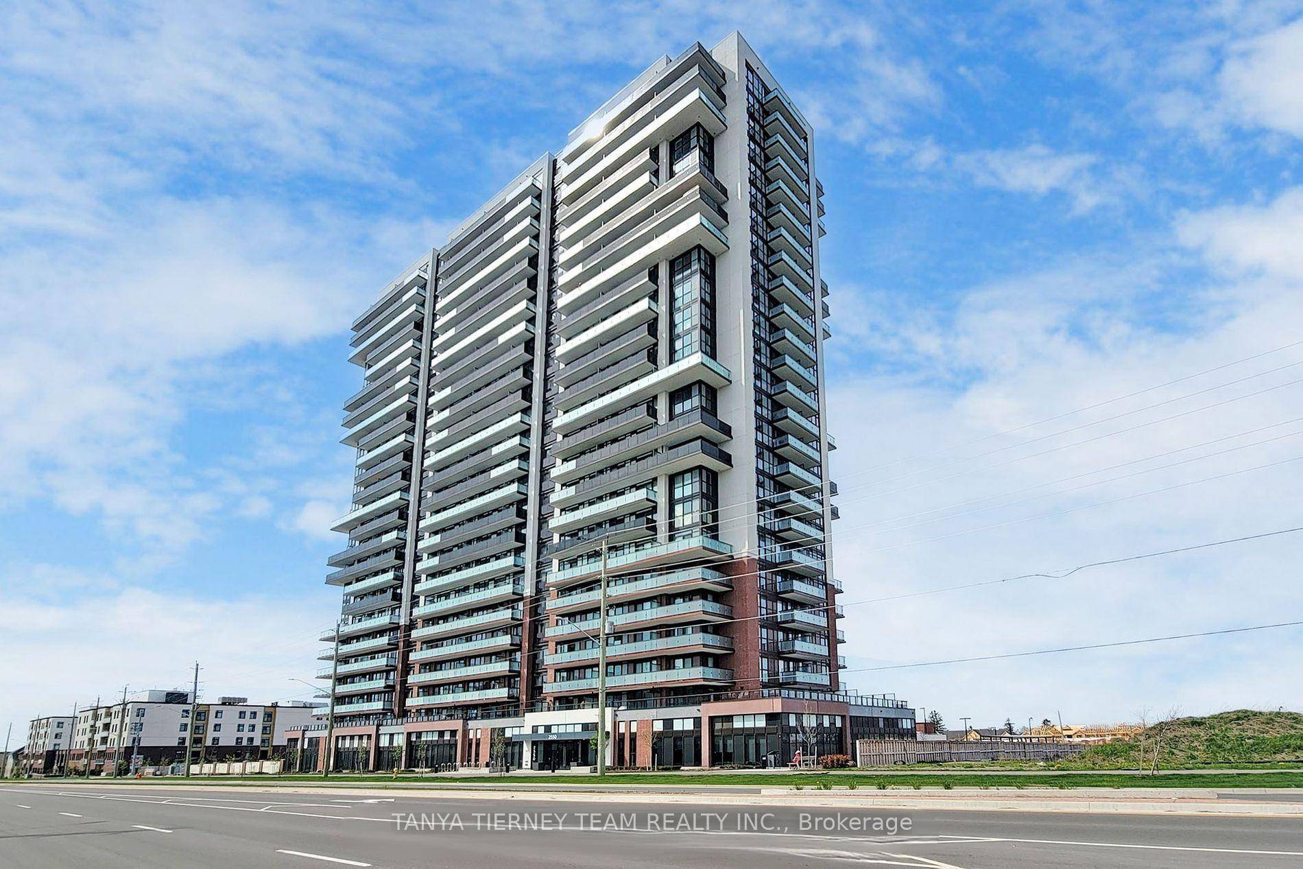 2 bedroom 2 full bath condo with parking and locker included !