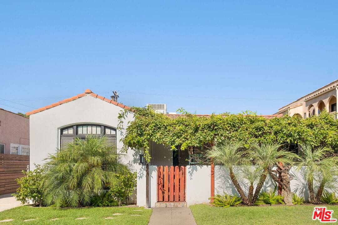 813  N Orange Grove Ave 2BR Hollywood Hills East La