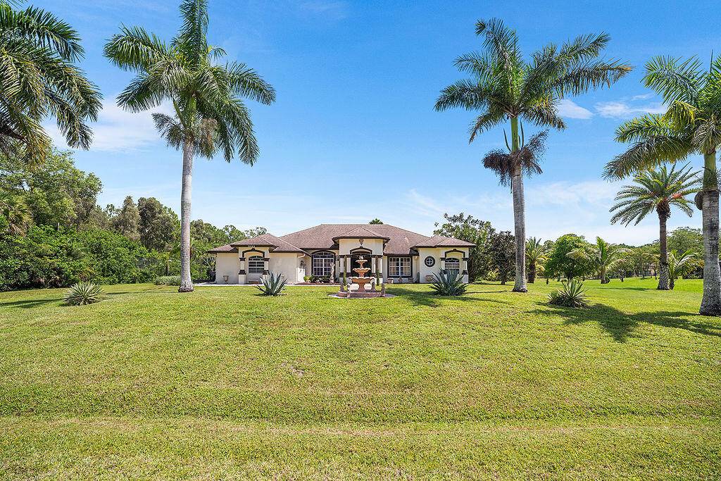 Welcome to this beautifully maintained 3 bedroom, 2.