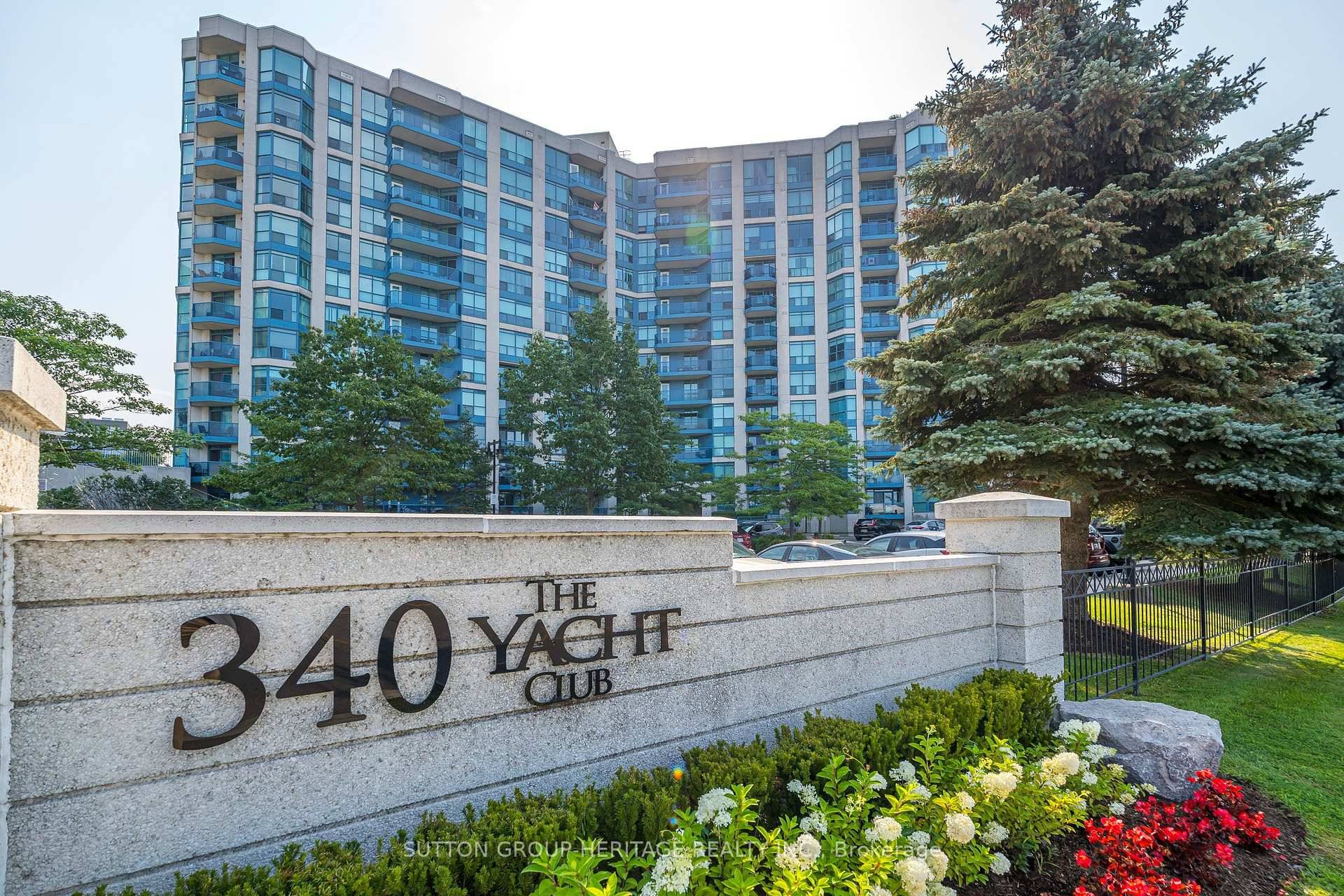 Your Own Private Oasis by the Lake !