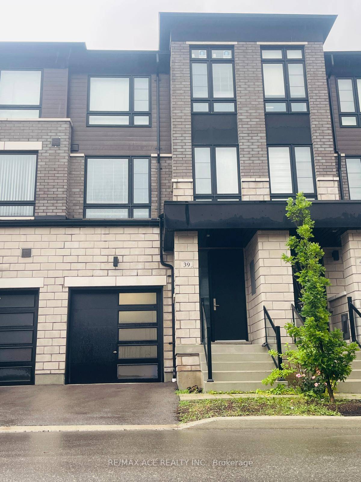 Welcome to 39 Lake Trail Way, Newly built 3 storey modern Townhome located in the charming community of Brooklin.
