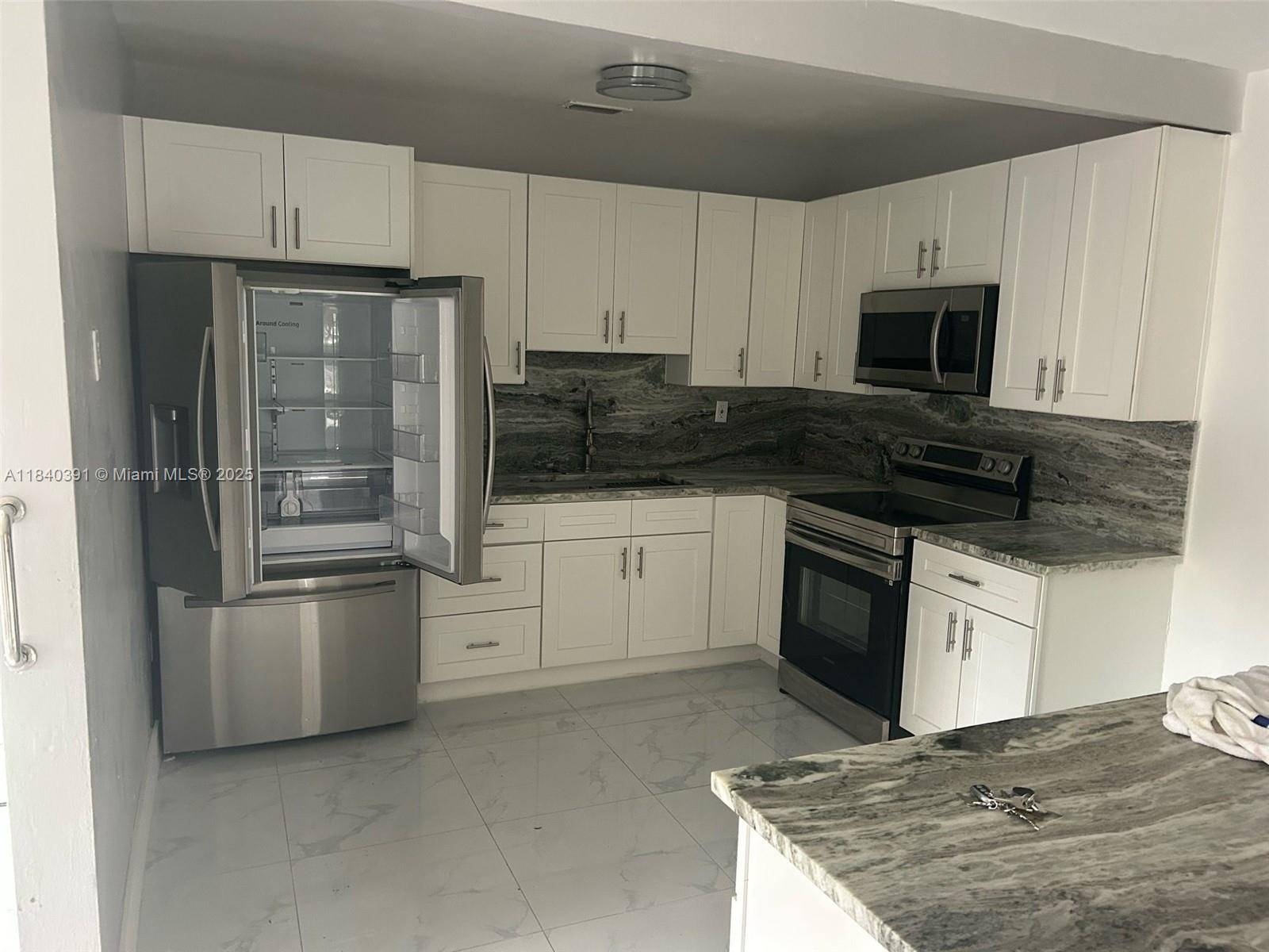 Remodeled Home ! New floor, New Kitchen, New bathrooms