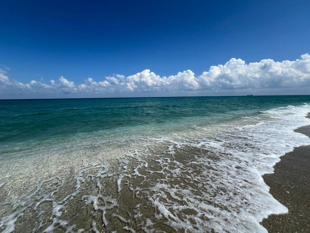 Come home to your waterfront retreat both ocean intracoastal views from the 17th floor !