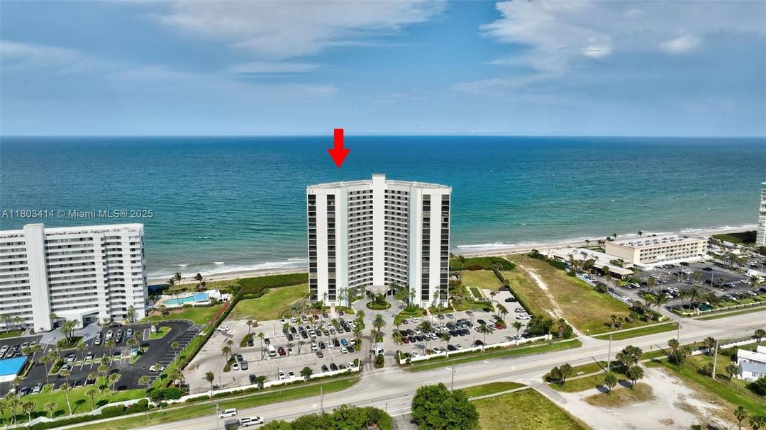 Penthouse Oceanfront Condo with Panoramic Views Situated on the Penthouse 20th floor, this stunning oceanfront condo offers breathtaking panoramic views of the Atlantic Ocean and Intracoastal Waterway.