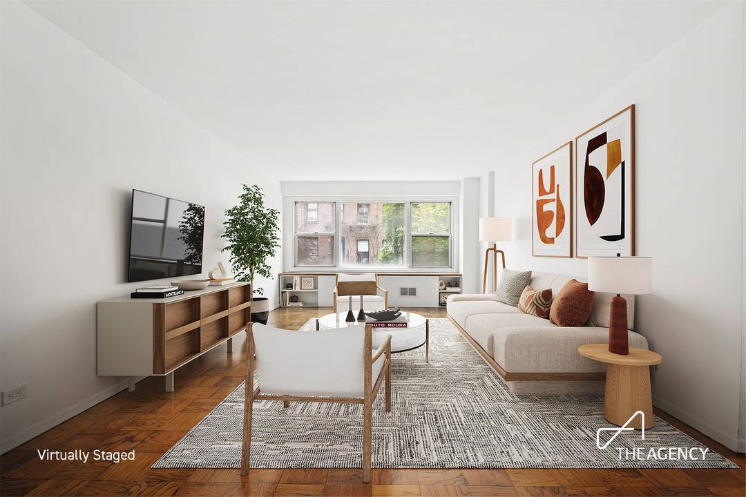 Move right into this very elegant apartment in a full service 24 hour doorman building with responsive and friendly staff.