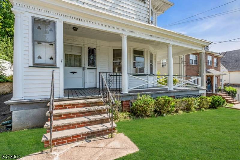 Very rarely does an opportunity like this come along in the Gregory Section of West Orange.