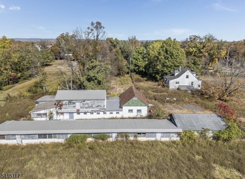 31. 5 ACRES. Zoned Residential Agricultural.