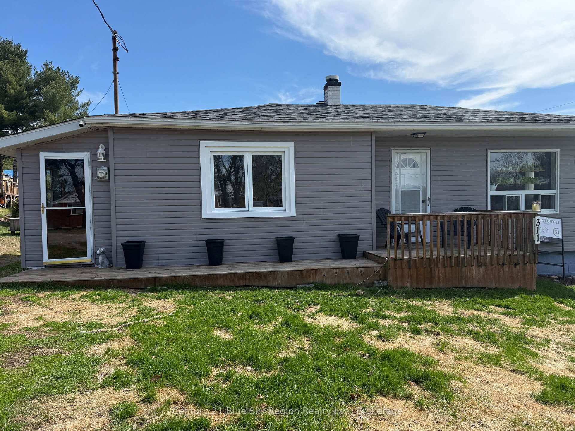 Welcome to the perfect starter or downsizer home in the picturesque town of Mattawa !