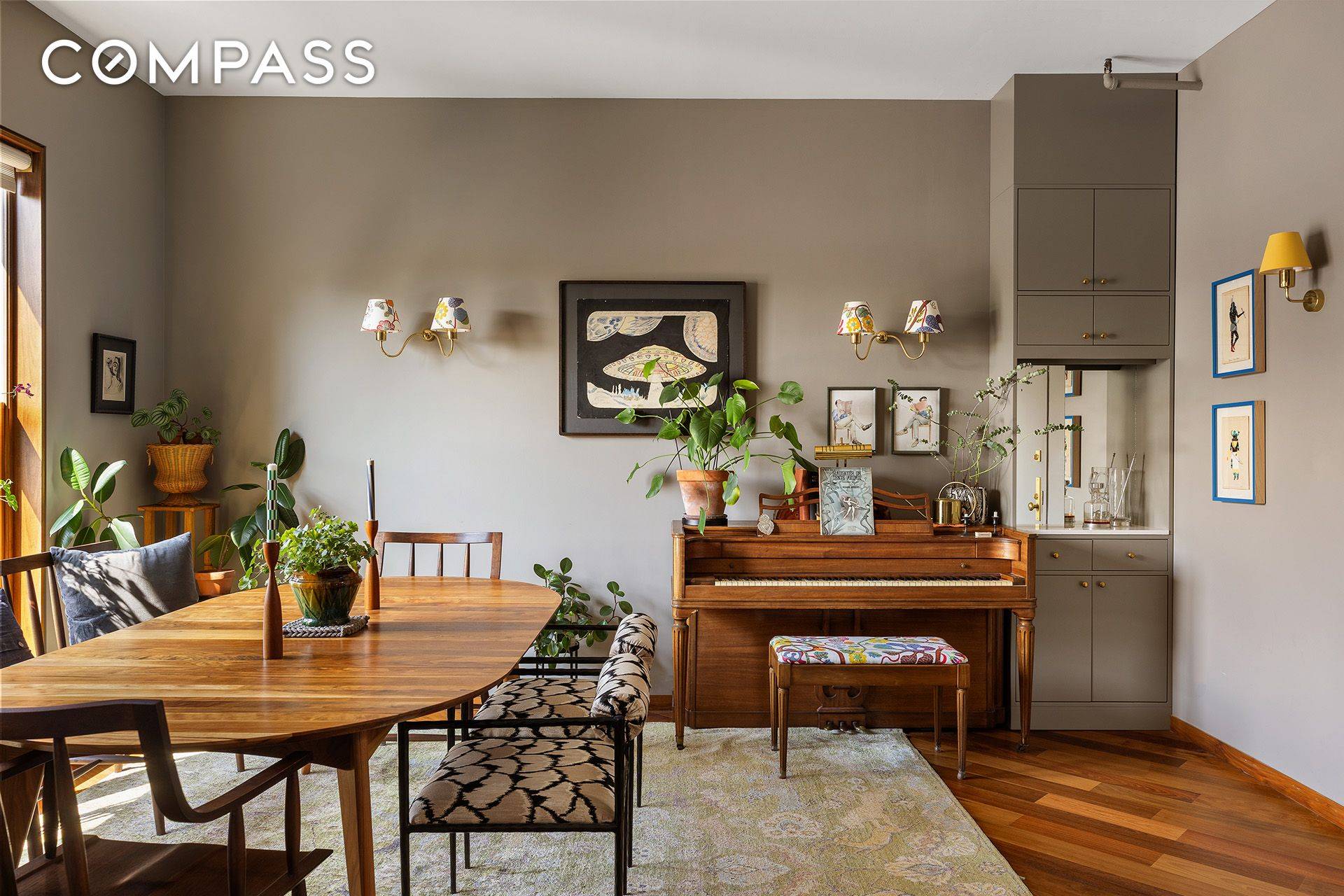 Residence 5BC is a beautifully renovated, sun filled 2 bed, 2 bath home in the heart of landmarked Brooklyn Heights.