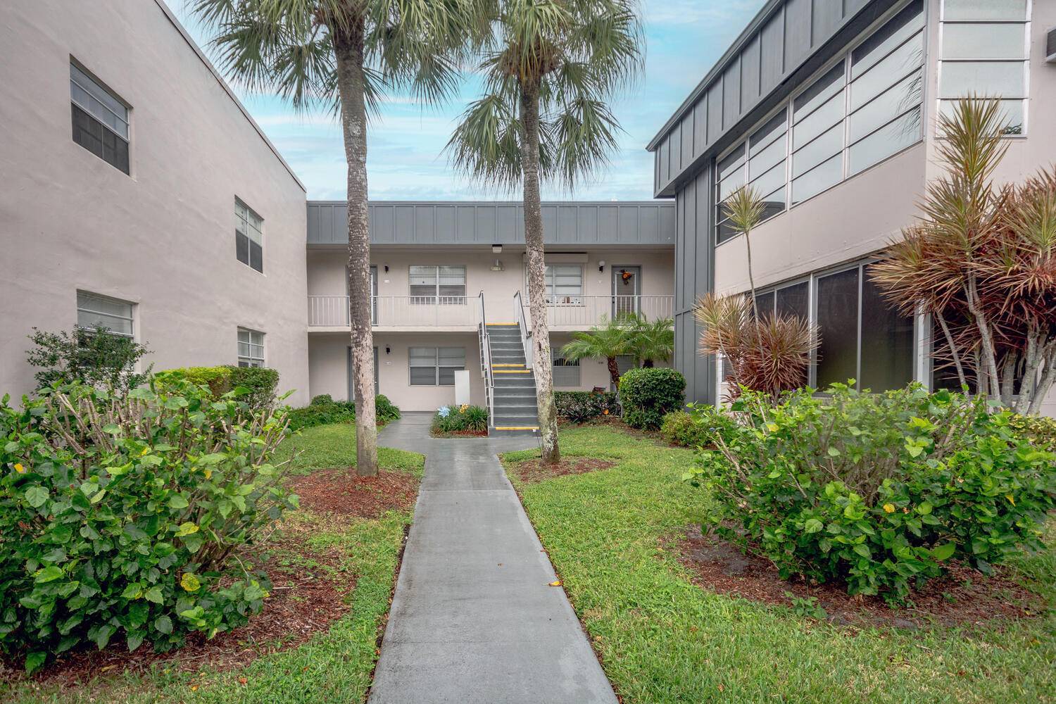 Come see this first floor 2 bedroom 2 bath unit located in the heart of Delray Beach.