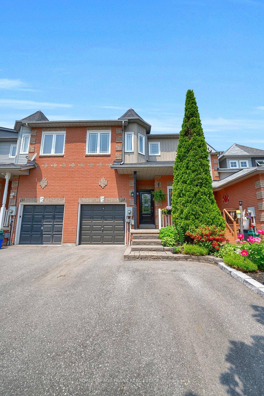 OPEN HOUSE June 14 amp ; 15 2 00 pm 4 00 pm Welcome home to 133 Trewin Lane in one of the most sought after areas in Bowmanville.