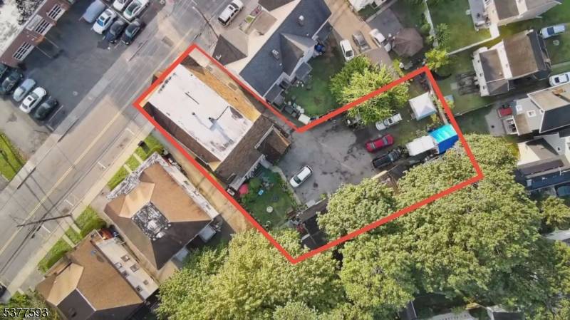 High Income 6 Unit Investment Property with Garages in Downtown Wharton !
