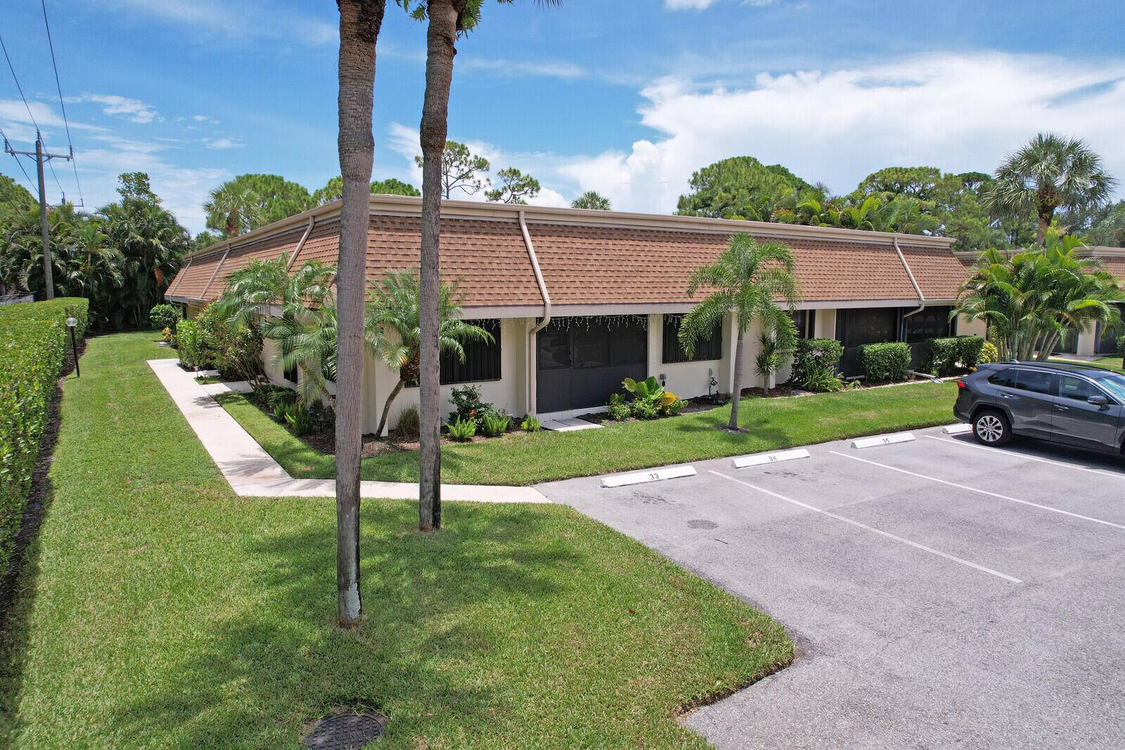 Beautifully renovated villa in the heart of Jupiter !