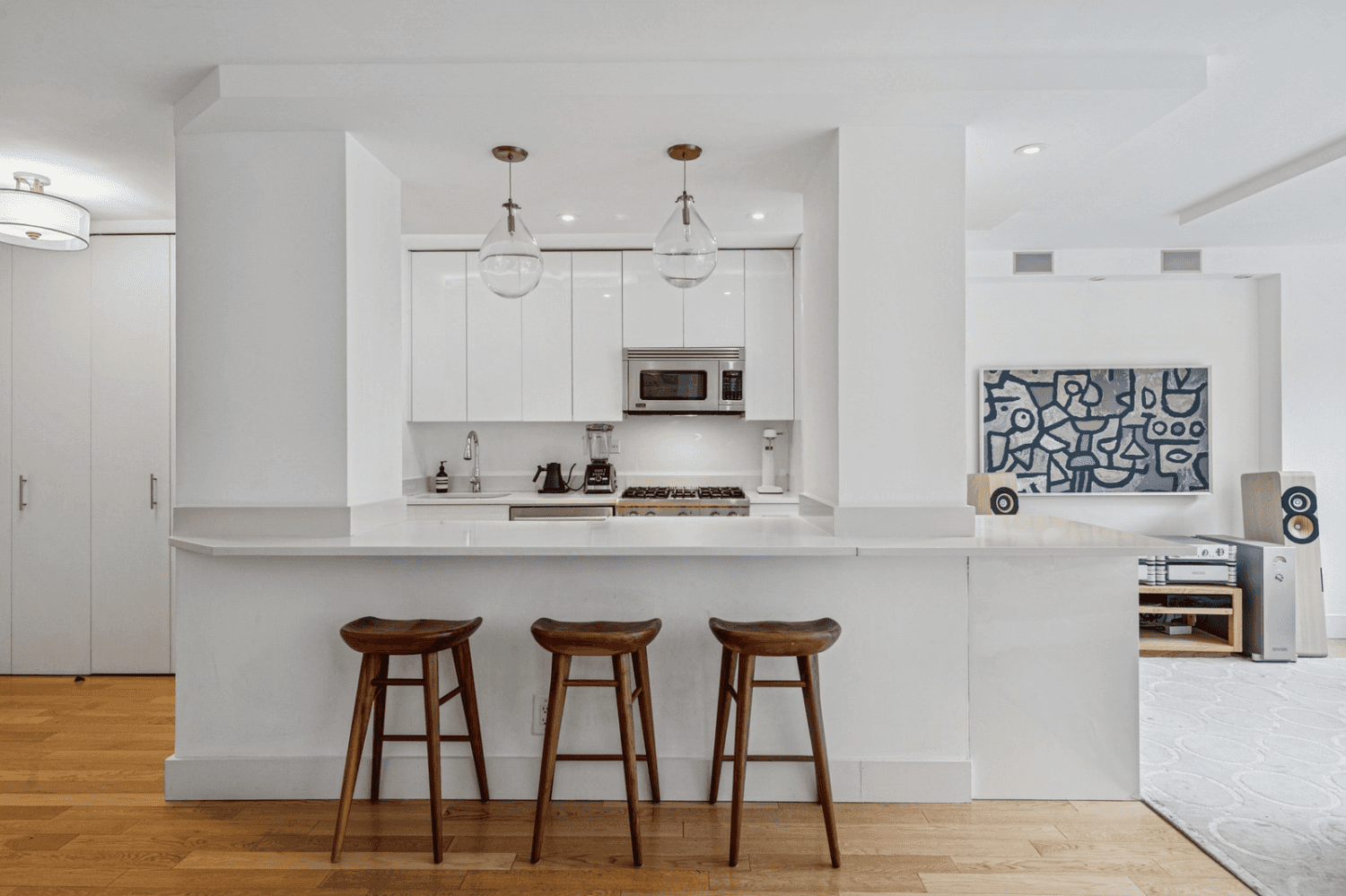 September October move in Spacious 2 Bedroom, 2 Bathroom in the Heart of Union Square This sun drenched home boasts a wall of windows with southern exposure, filling the spacious ...