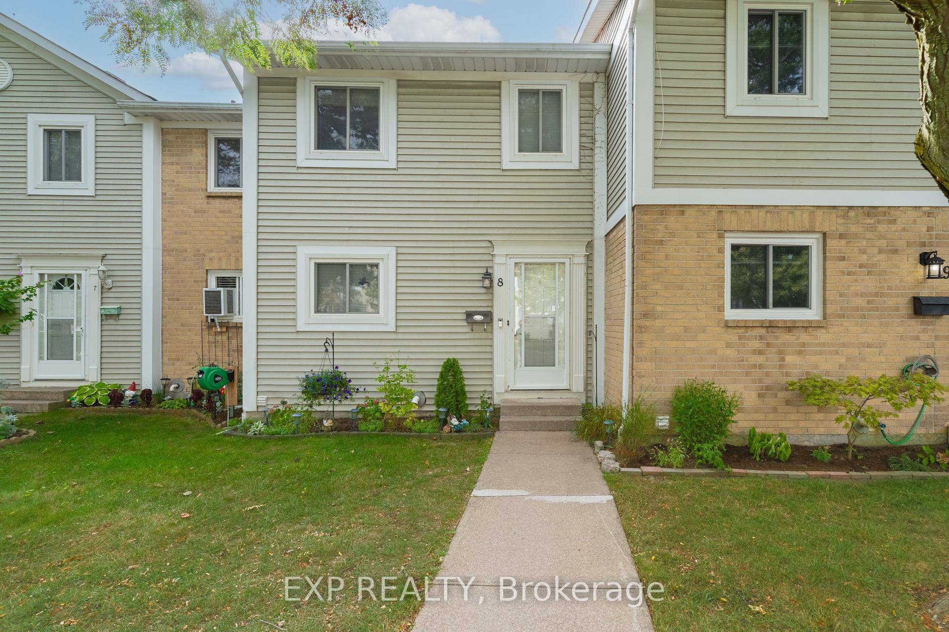 Welcome to 38 Elma Street Unit 8 !