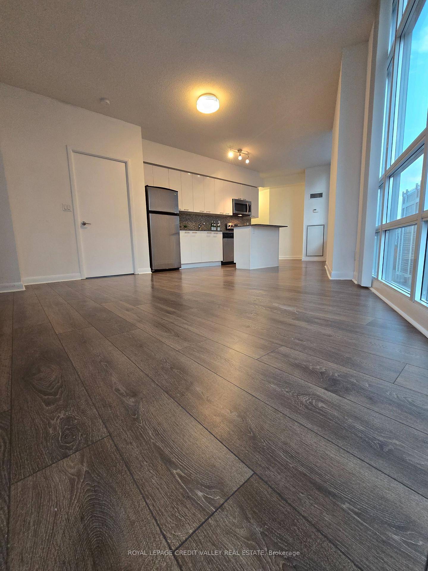 Live Totally Downtown Your Dream Condo Awaits !