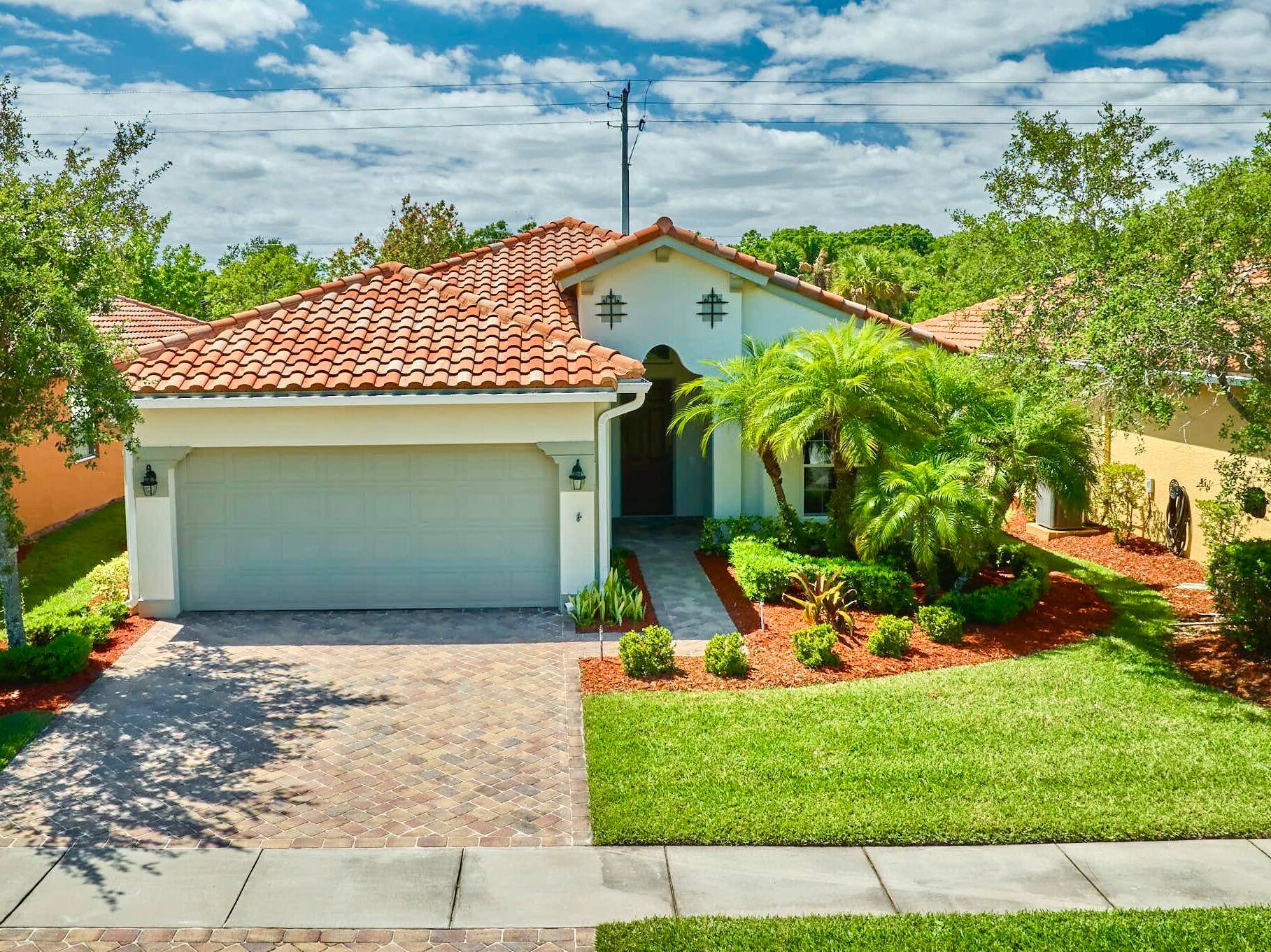 Welcome to WOODFIELD located in the lovely coastal town of Vero Beach.