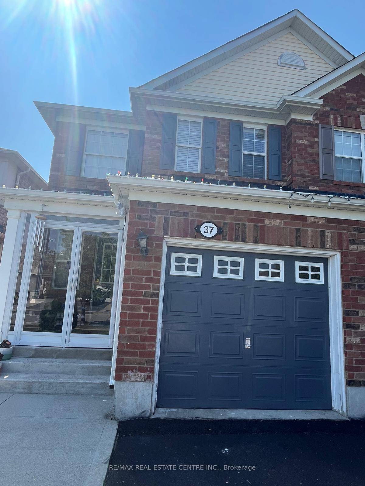 Welcome to this beautifully upgraded semi detached gem, offering luxury living in one of Castlemore's most sought after neighborhoods.