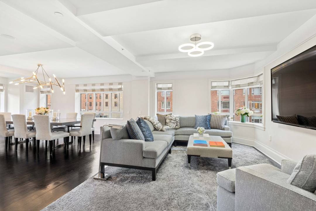 No Open Houses, Contact Listing Sellers Agent For a Private Tour Introducing an over 4000 square feet, 5 bedroom home at the iconic Carlton House, perfectly situated on 61st Street ...