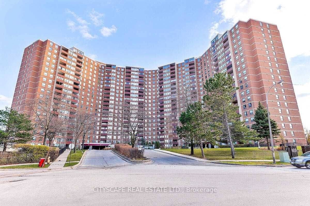 Fabolous, clean, bright, spacious, in excellent condition 3 1 bedroom with 2 full baths.