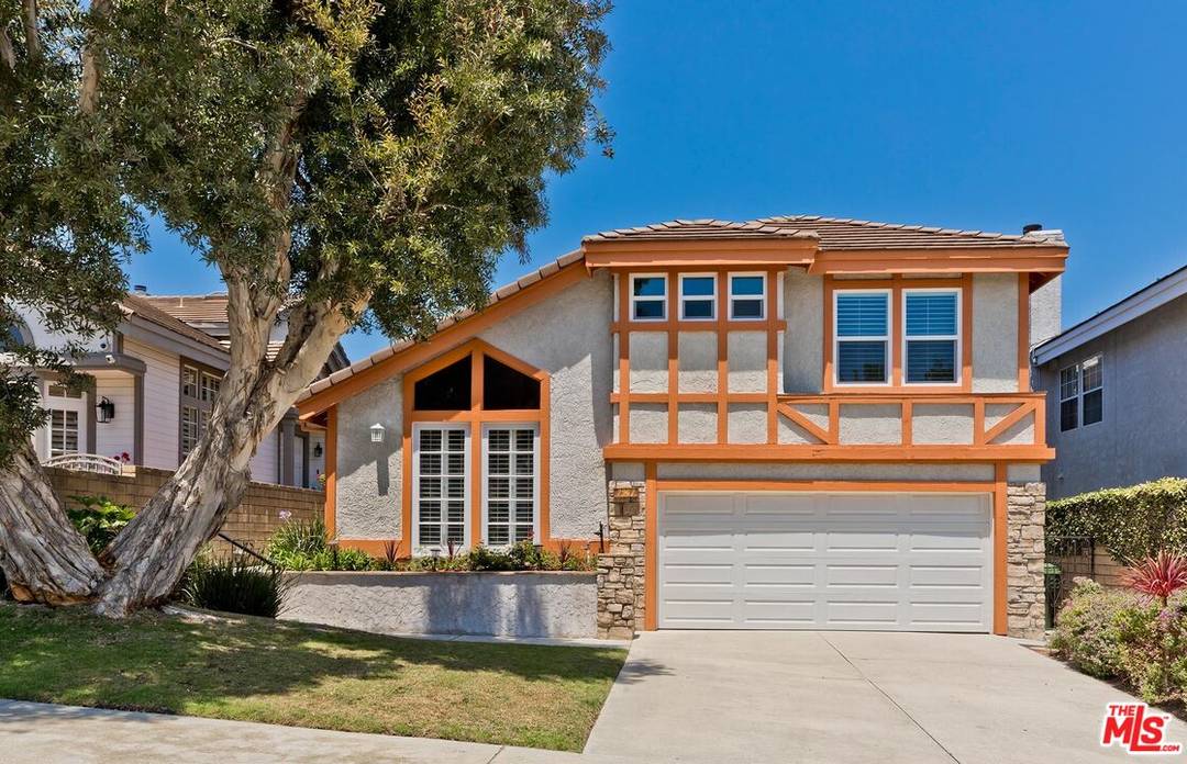 7557 W 82nd St 3BR La