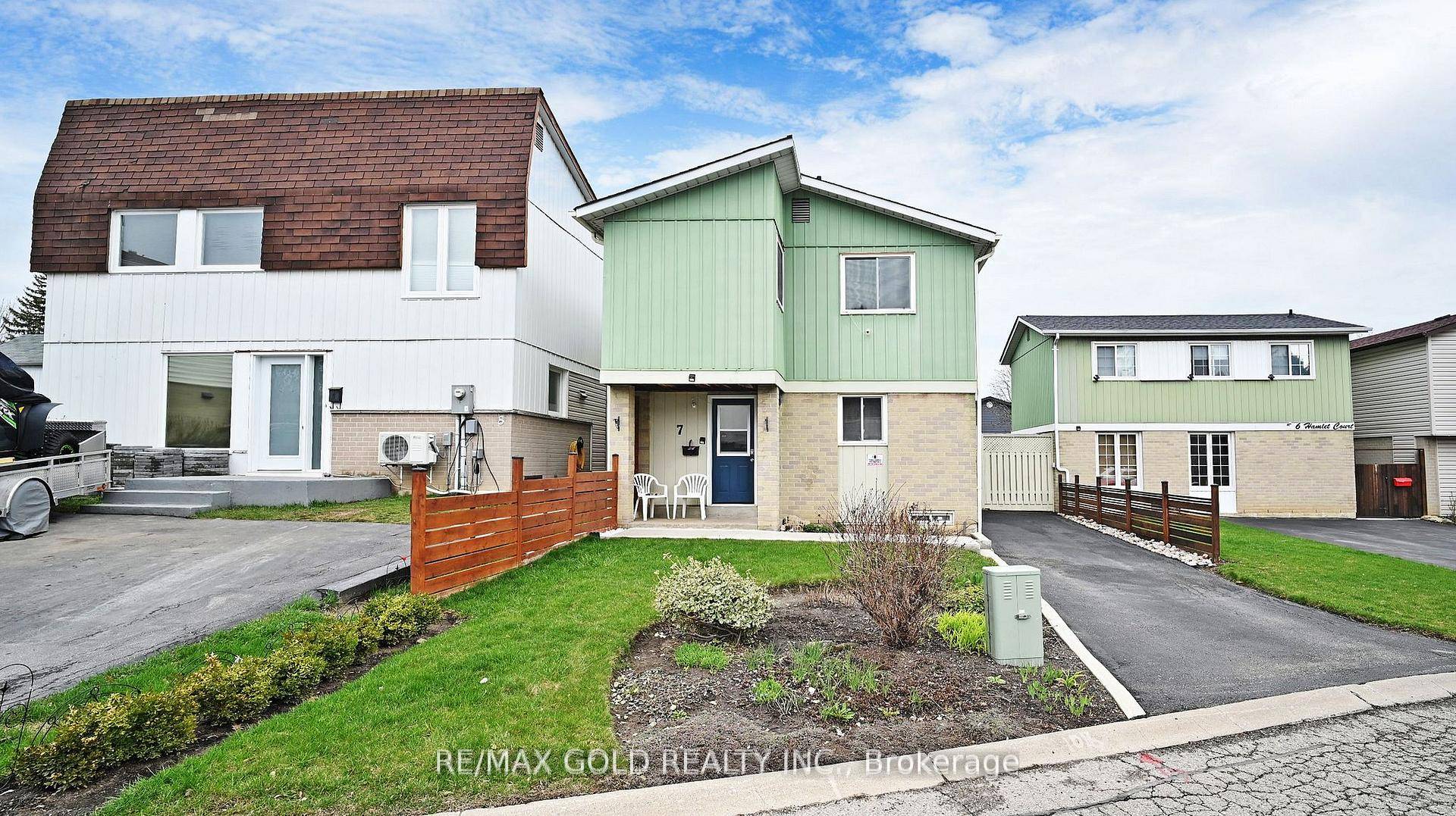 This charming 3 bedroom, 1 bath detached home sits on a quiet, family friendly court and is perfect for first time buyers, downsizers, or investors.