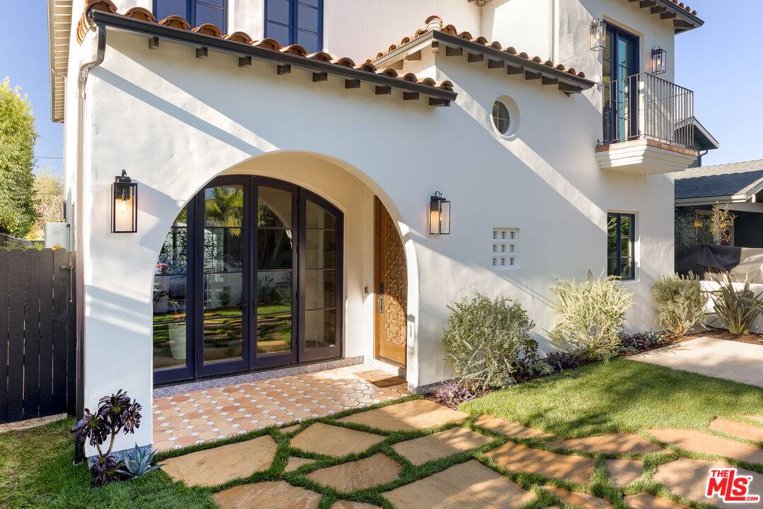 2445   Glyndon Ave 5BR Marina Del Rey La