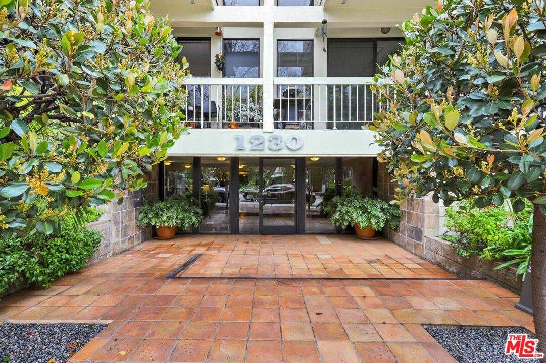 1230  N Sweetzer Ave Beverly Hills Flats LA