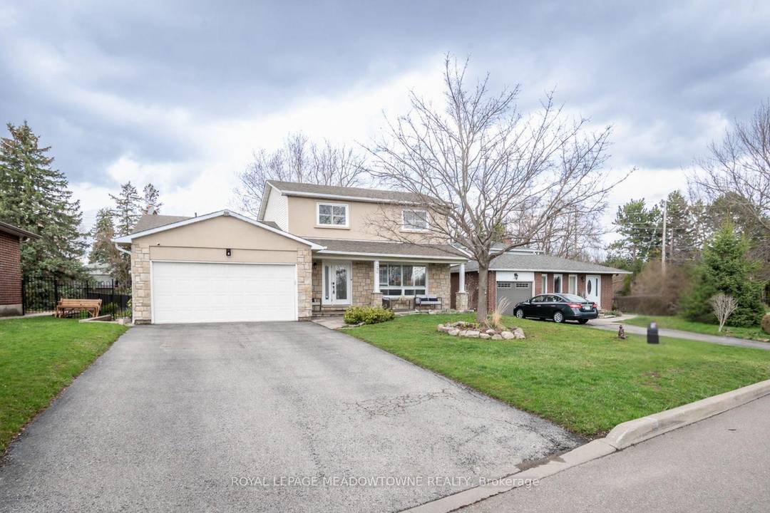 Welcome to 289 Parkway Dr W, a beautifully maintained family home in the sought after Bronte Meadows neighbourhood, perfectly positioned on a premium and very rare 62 x 162 ft ...