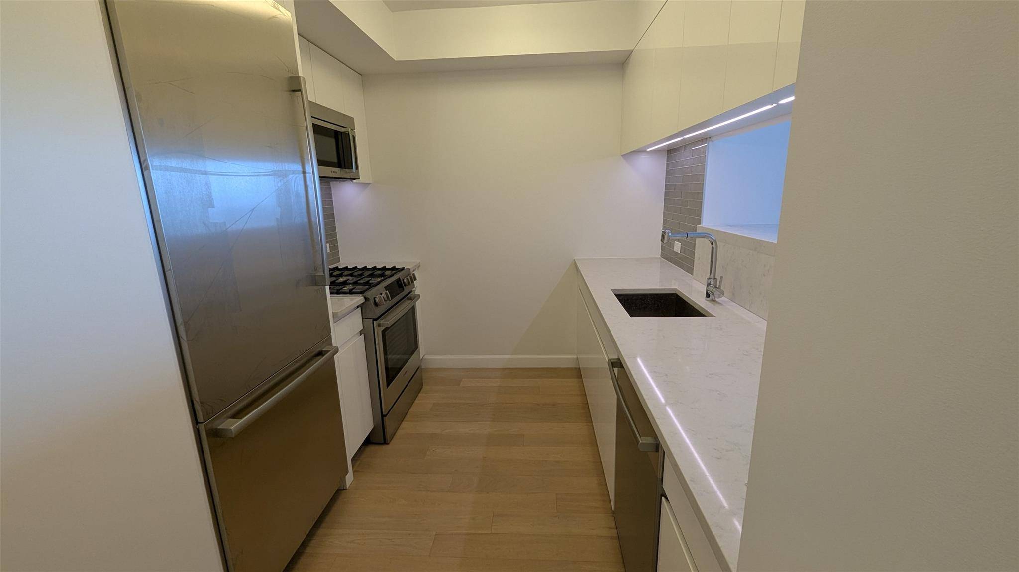 Flushing Commons luxury living in this 14th floor unit located in downtown Flushing.