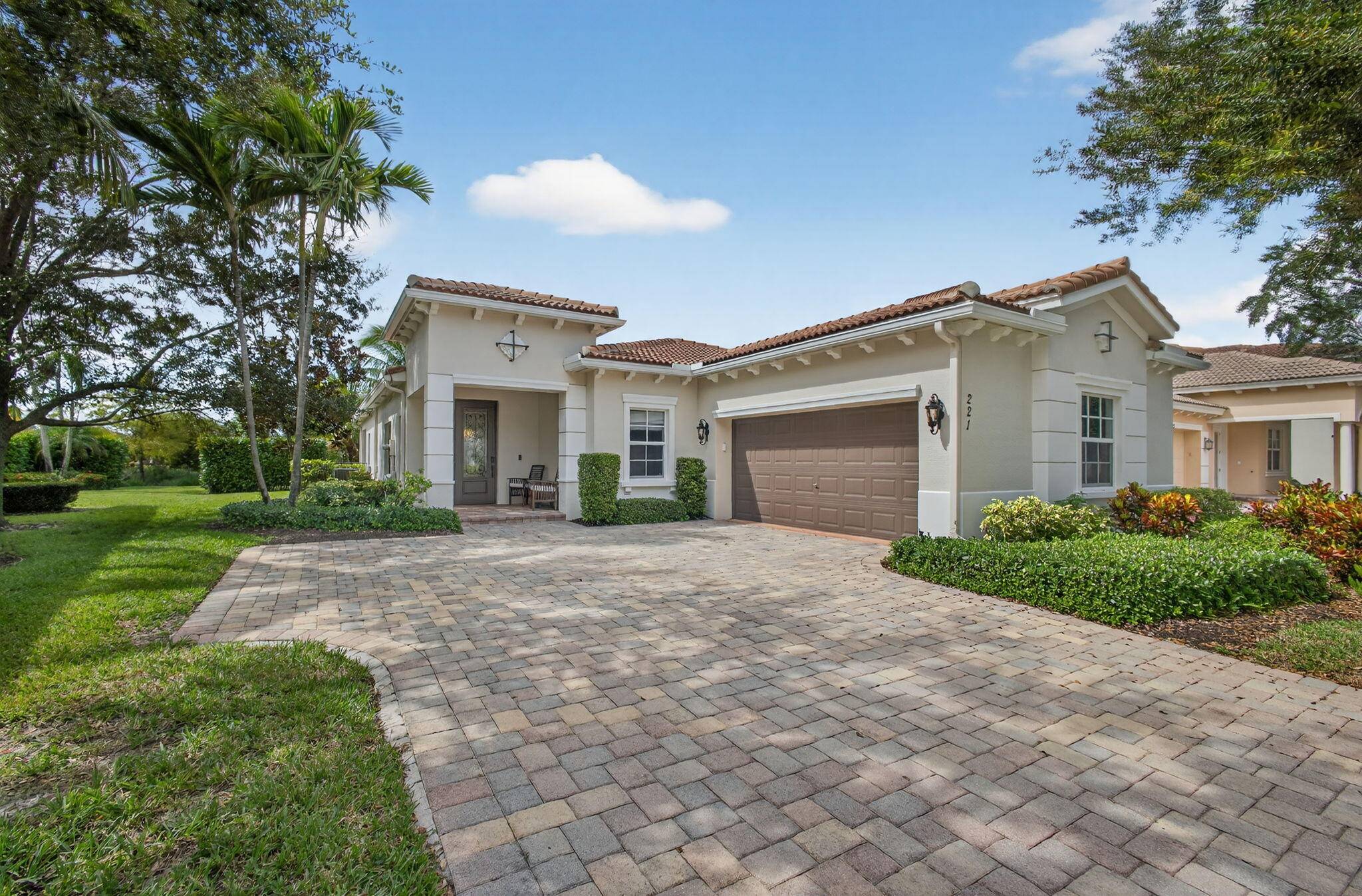 Beautifully maintained single story, 4 br, 2.