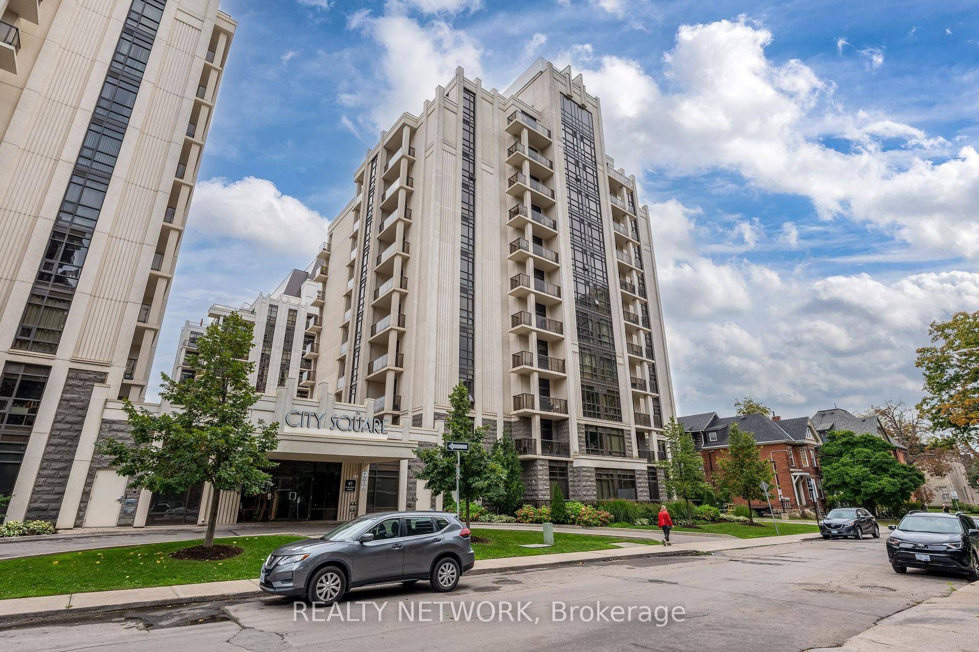 This stylish 1 bed plus den condo at City Square offers 675 Square feet of modern living space, complete with brand new vinyl floors, stainless steel appliances, and quartz counter ...
