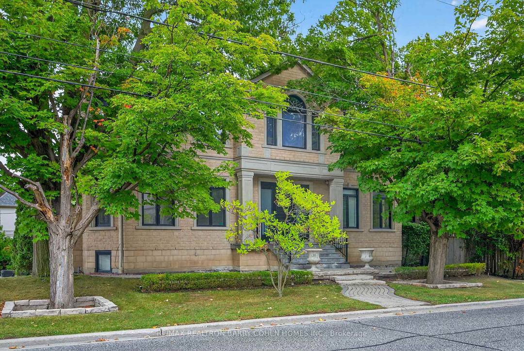 Stunningly Renovated '25 Luxe Residence Nestled On A Coveted Corner Lot In One Of St.
